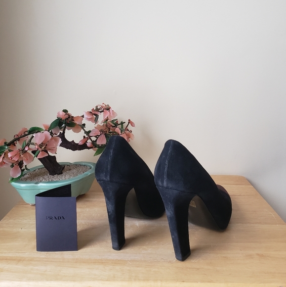 Authentic Prada Suede Pumps - Picture 2 of 16